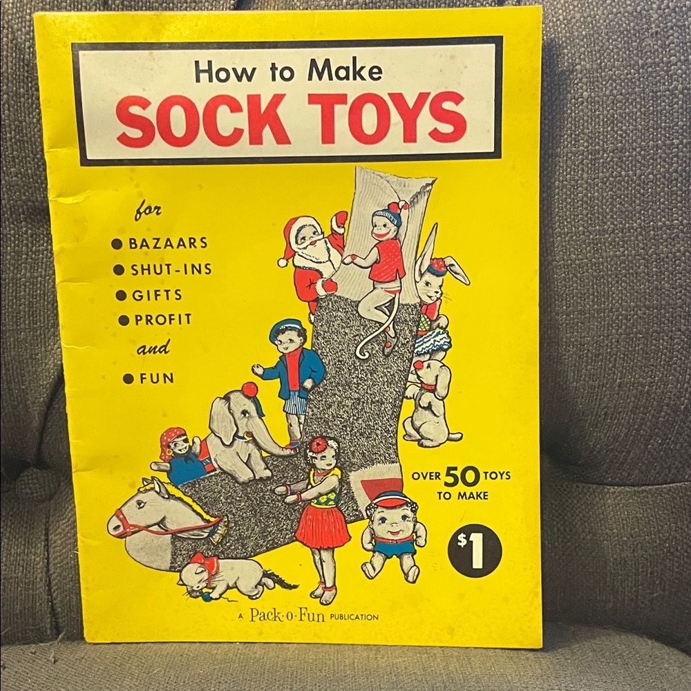1967 How to Make Sock Toys magazine/book